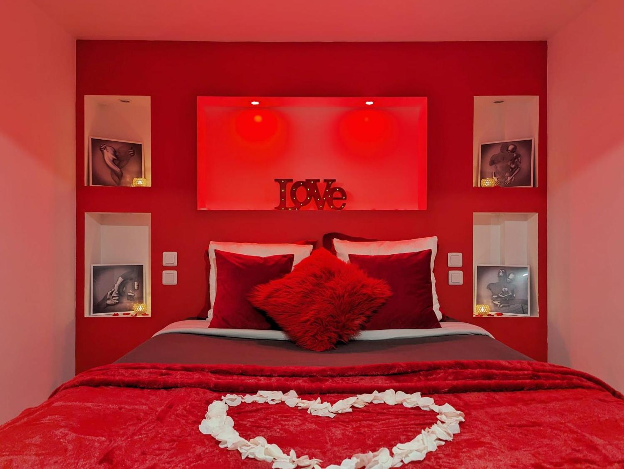 Love Room Perpignan Jacuzzi & Ambiance Romantique Villeneuve-de-la-Raho Buitenkant foto