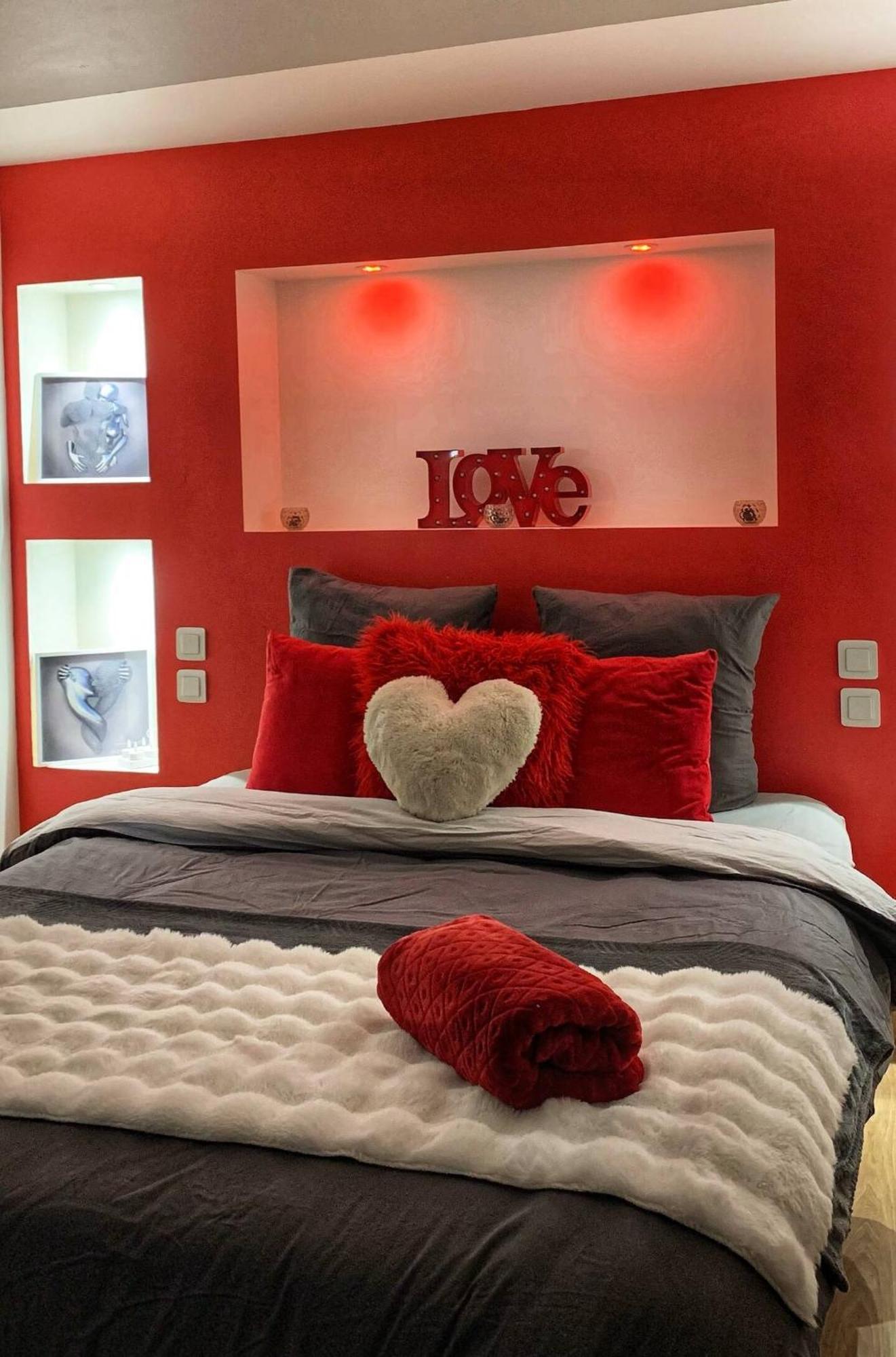 Love Room Perpignan Jacuzzi & Ambiance Romantique Villeneuve-de-la-Raho Buitenkant foto