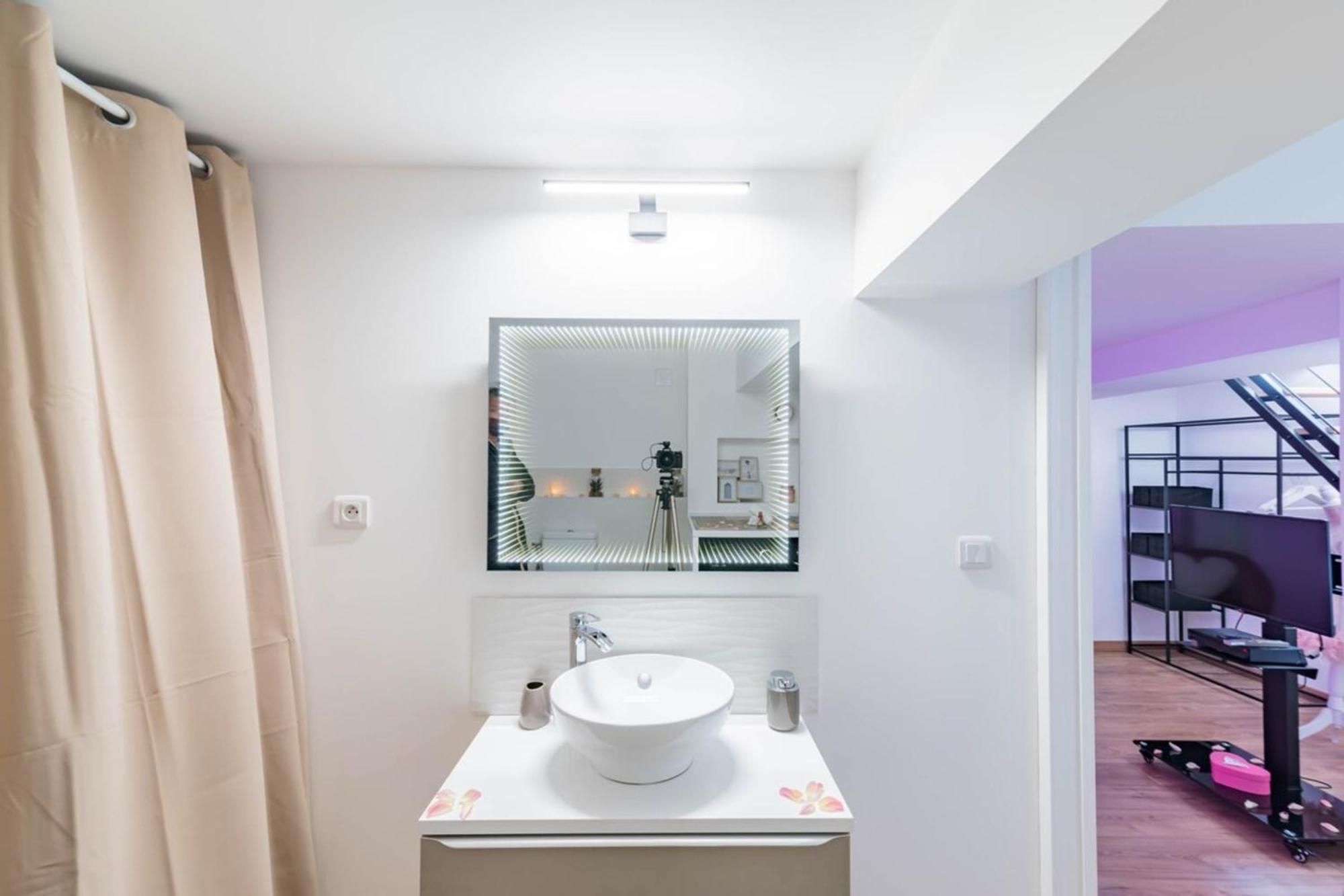 Love Room Perpignan Jacuzzi & Ambiance Romantique Villeneuve-de-la-Raho Buitenkant foto
